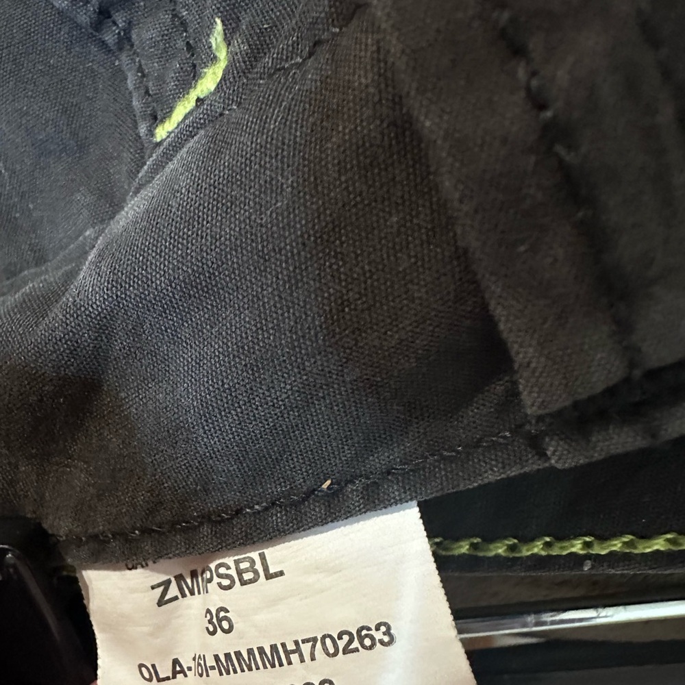 Wrangler Men's Dark Gray Cargo Shorts - Picture 6 of 6